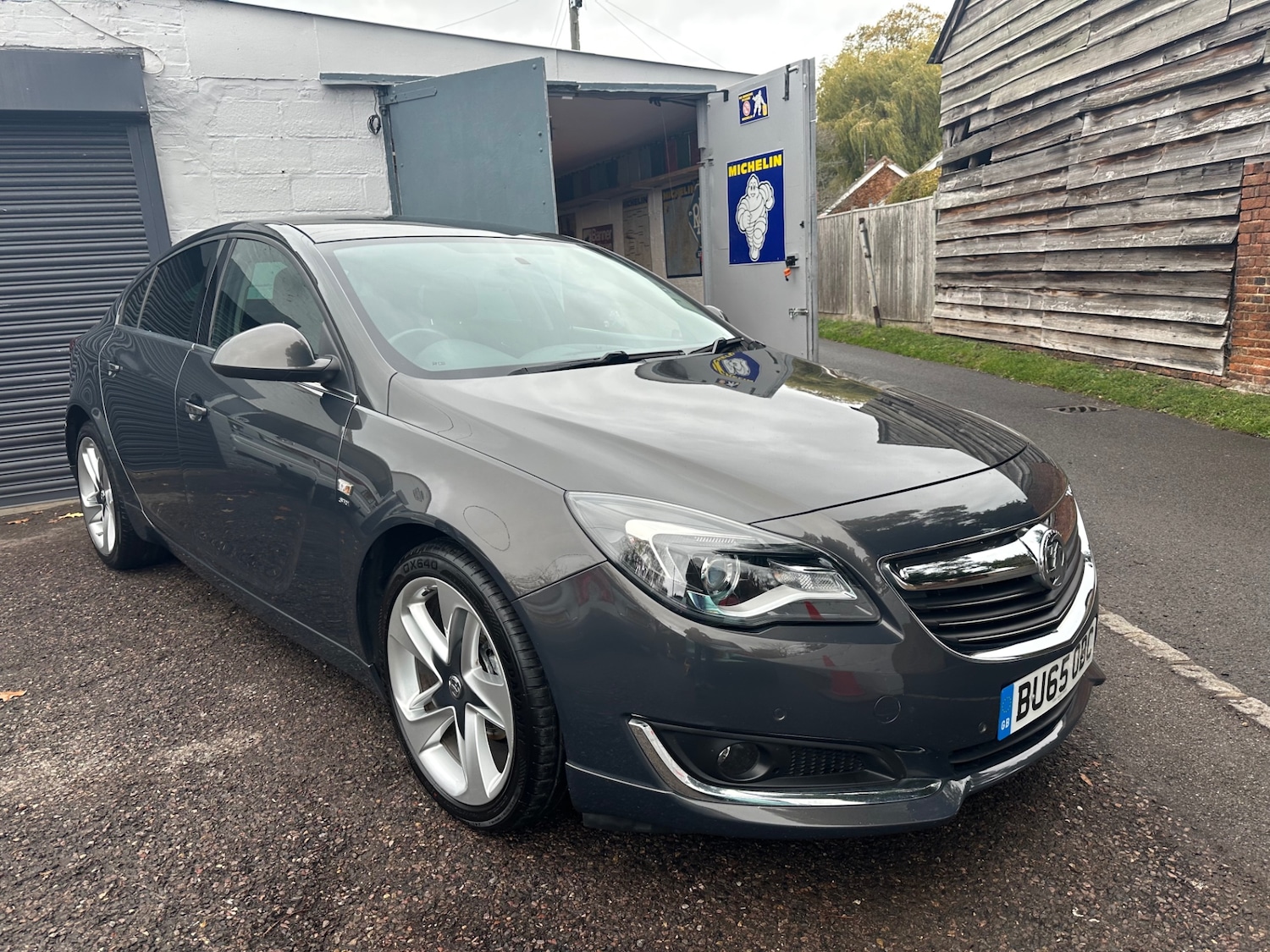 Used Vauxhall Insignia 2015 for sale - 76425888: Photo 2