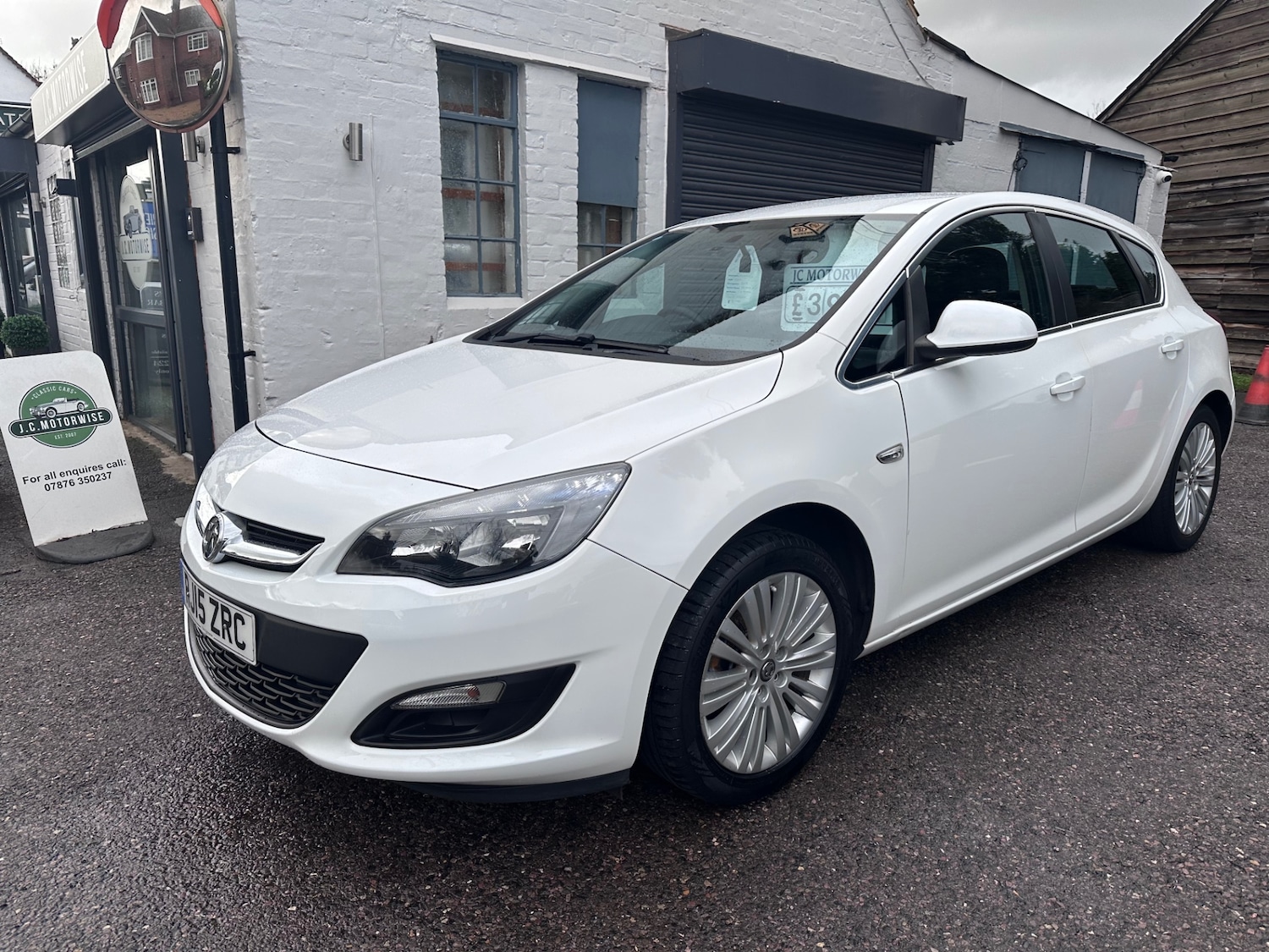 Used Vauxhall Astra 2015 for sale - 77337726: Photo 1