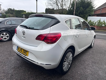 Used Vauxhall Astra 2015 for sale - 77337726: Photo