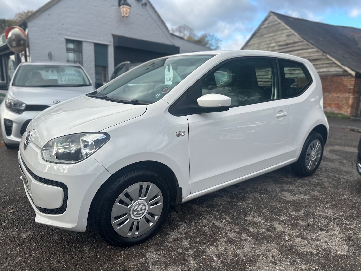Used Volkswagen up! 2014 for sale - 76626524: Photo 2