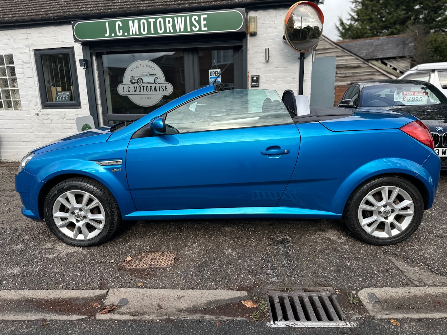 Used Vauxhall Tigra 2005 for sale - 76329656: Photo 6