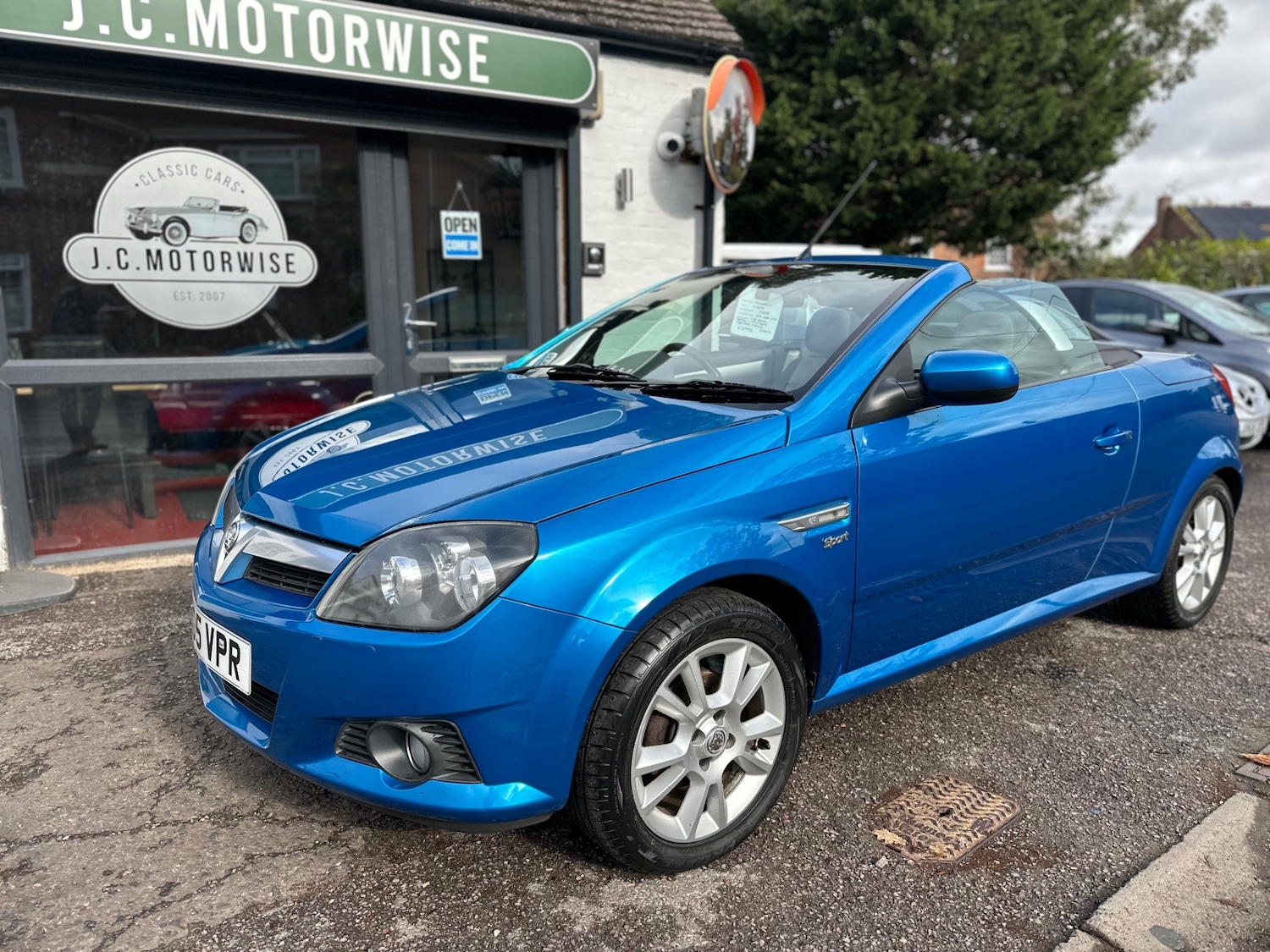 Used Vauxhall Tigra 2005 for sale - 76329656: Photo 8