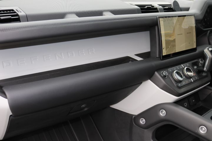 Used Land Rover Defender 2024 for sale - 77590214: Photo 33