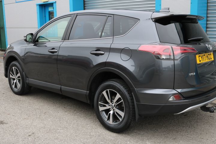 Used Toyota RAV4 2017 for sale - 76416367: Photo 11