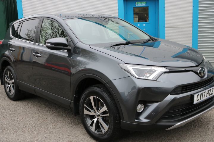 Used Toyota RAV4 2017 for sale - 76416367: Photo 2