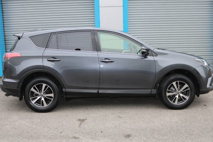 Used Toyota RAV4 2017 for sale - 76416367: Photo 4