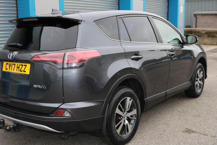 Used Toyota RAV4 2017 for sale - 76416367: Photo 5