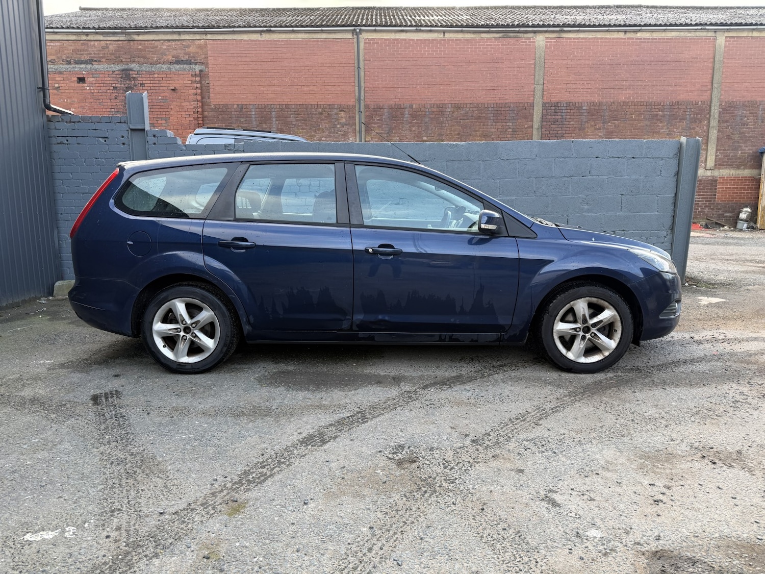 Used Ford Focus 2010 for sale - 77668605: Photo 3