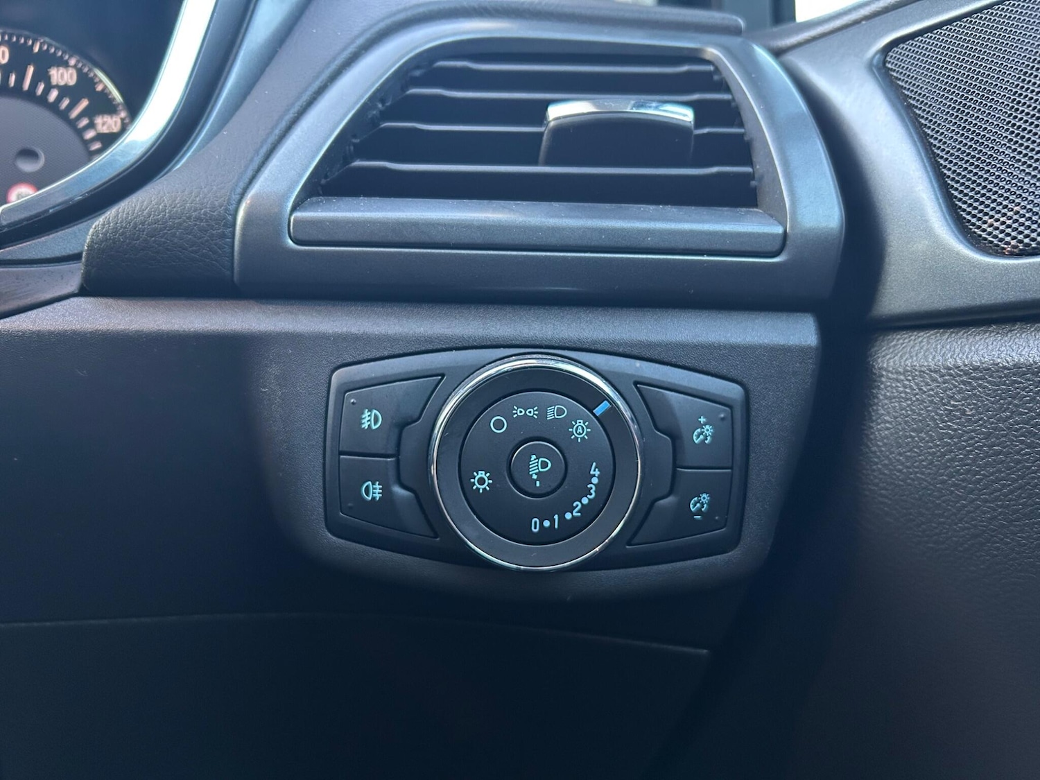 Used Ford Mondeo 2017 for sale - 76783330: Photo 31