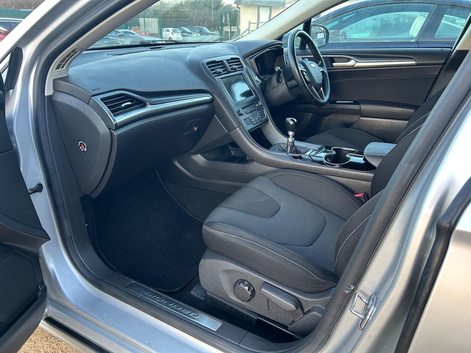 Used Ford Mondeo 2017 for sale - 76783330: Photo 4