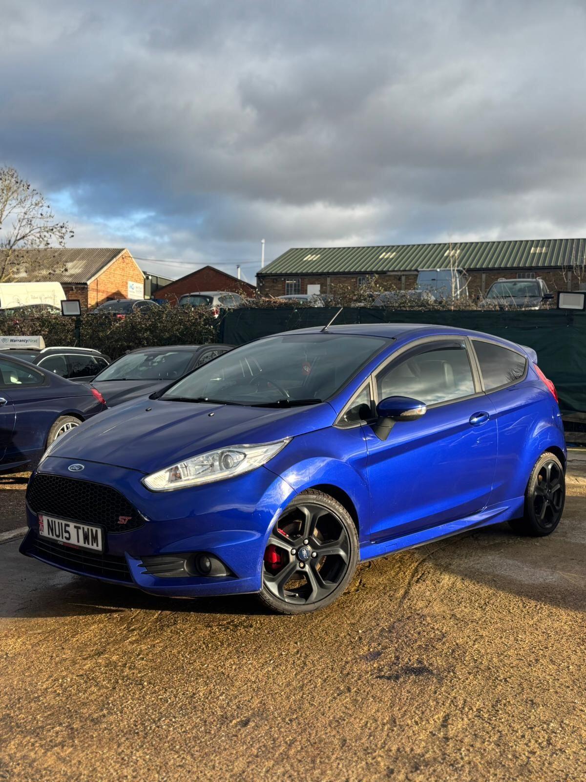 Used Ford Fiesta 2015 for sale - 77236217: Photo 2