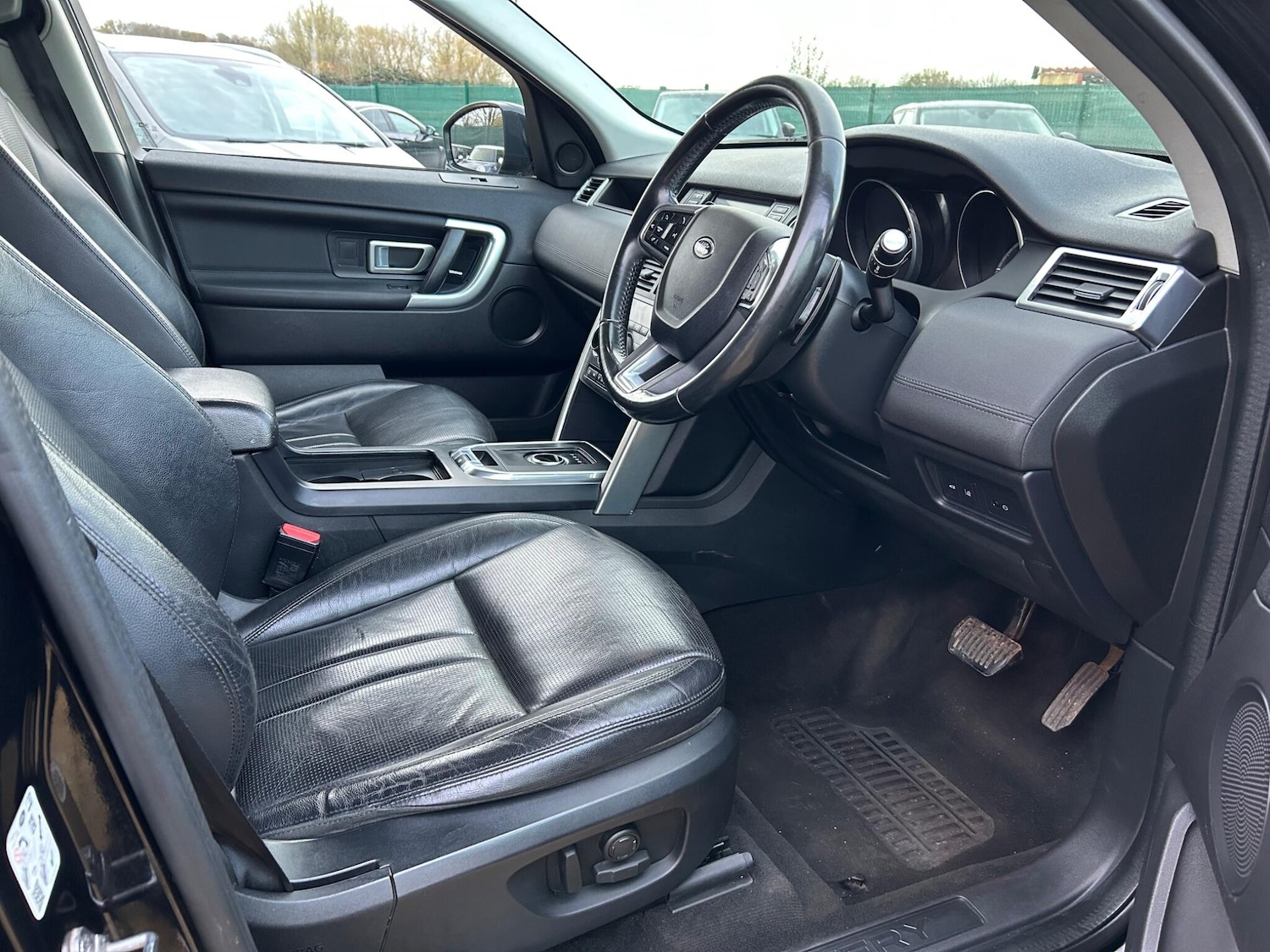 Used Land Rover Discovery Sport 2017 for sale - 76798651: Photo 2