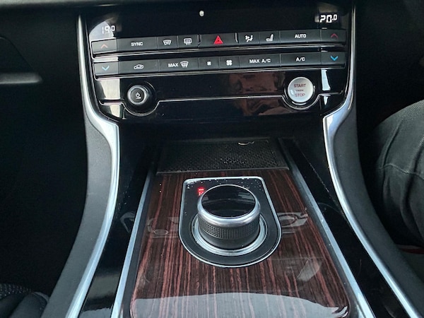 Used Jaguar XF 2016 for sale - 73853423: Photo 43