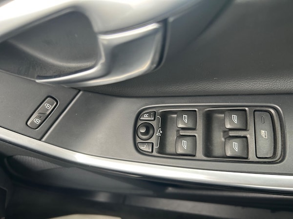 Used Volvo V60 2018 for sale - 75604668: Photo 17