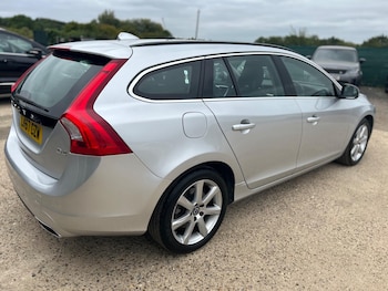 Used Volvo V60 2018 for sale - 75604668: Photo