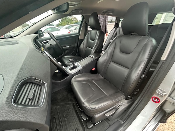 Used Volvo V60 2018 for sale - 75604668: Photo 32