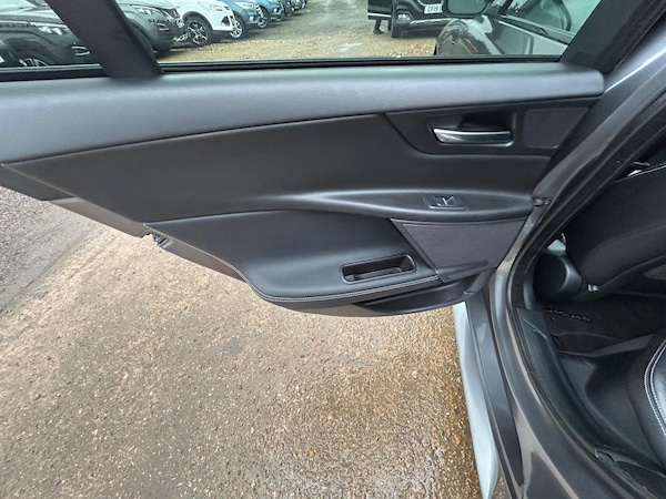 Used Jaguar XE 2017 for sale - 75032355: Photo 18
