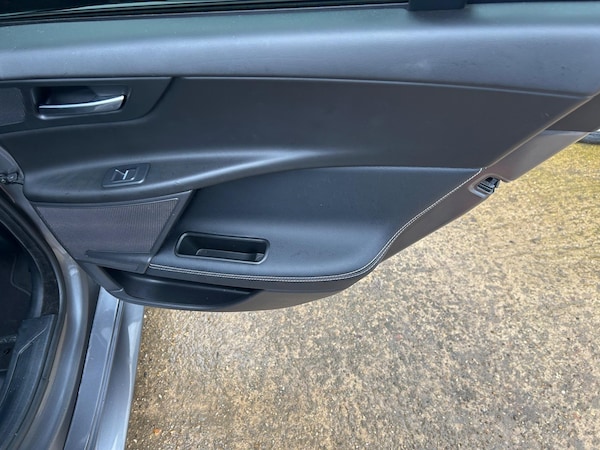 Used Jaguar XE 2017 for sale - 75032355: Photo 25