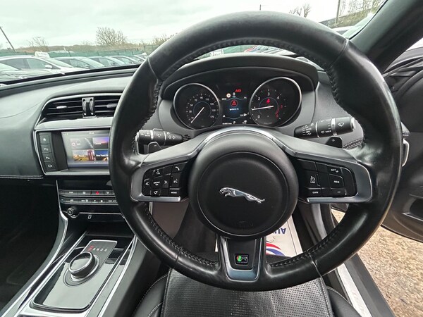 Used Jaguar XE 2017 for sale - 75032355: Photo 41