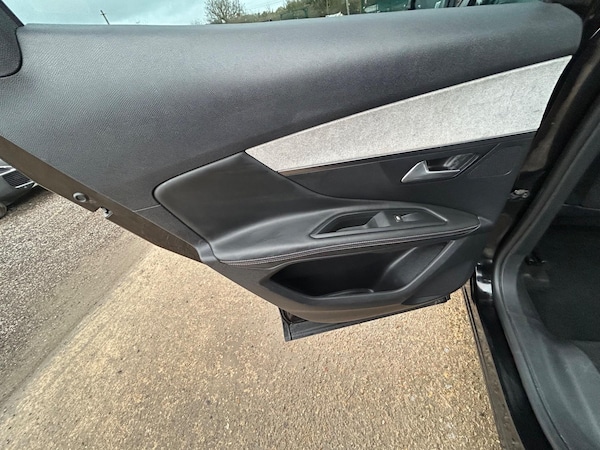 Used Peugeot 3008 2017 for sale - 74967425: Photo 34