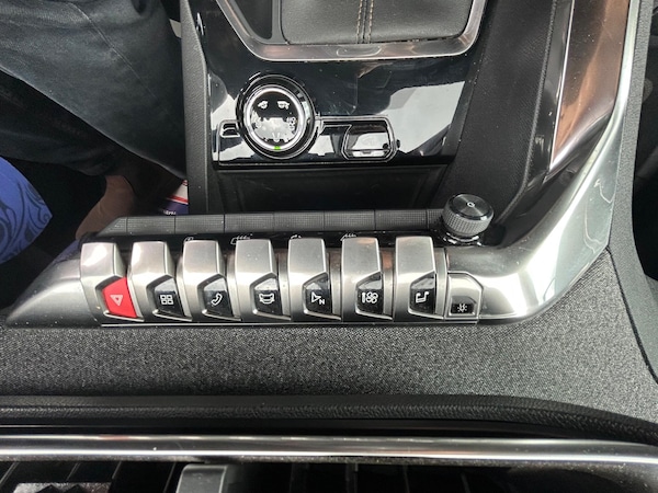 Used Peugeot 3008 2018 for sale - 75550023: Photo 30