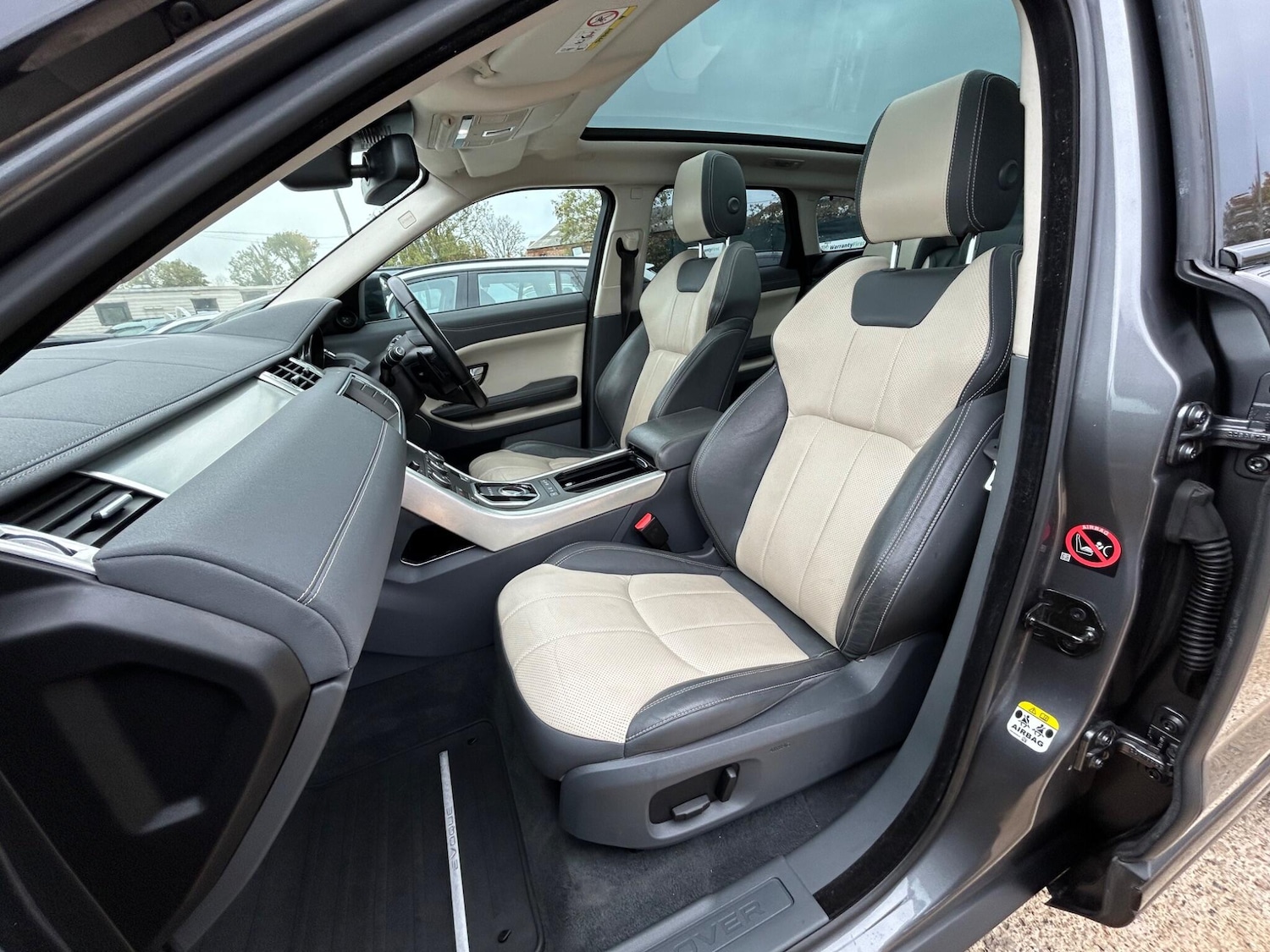 Used Land Rover Range Rover Evoque 2016 for sale - 76405805: Photo 2