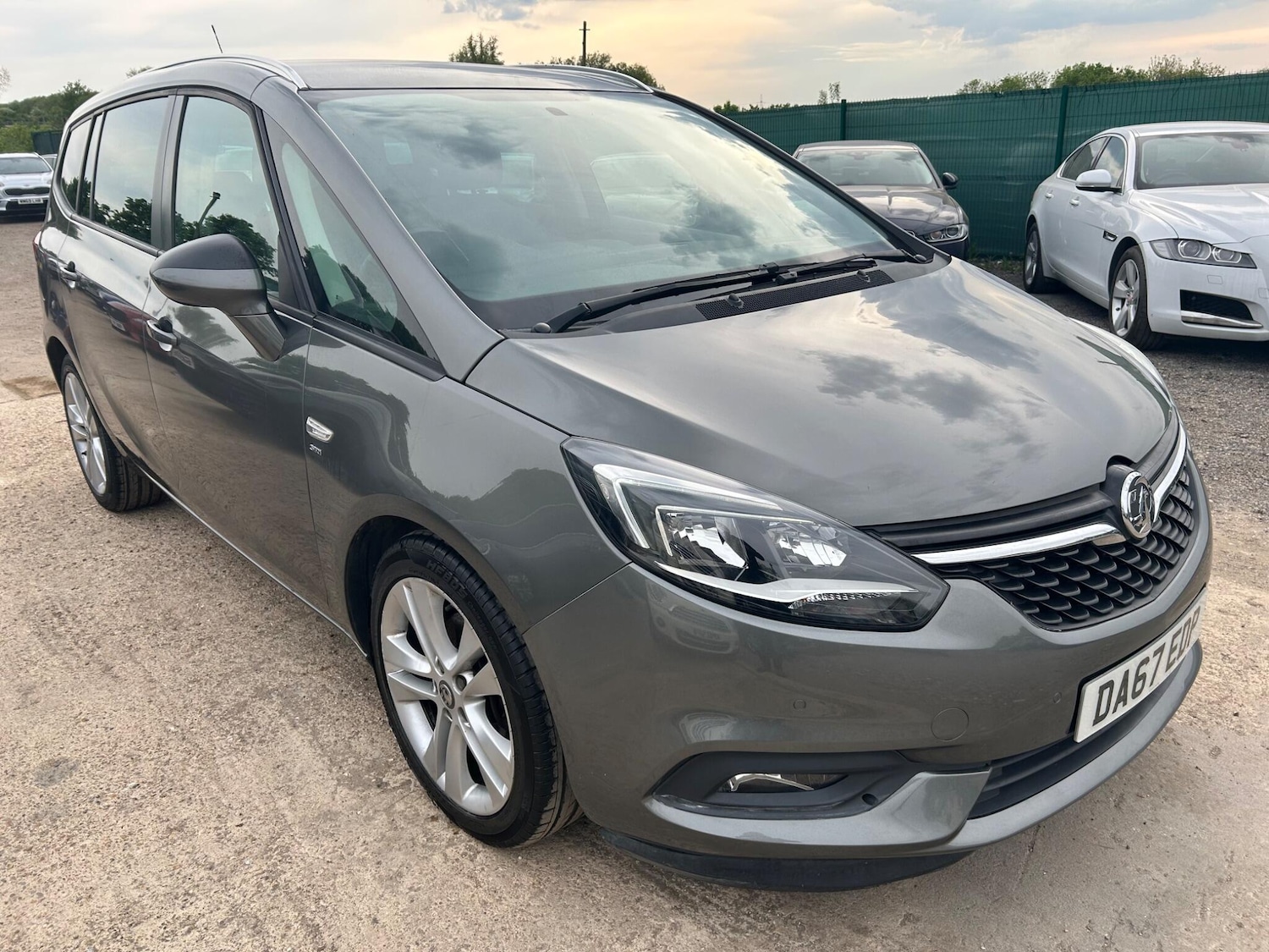 Used Vauxhall Zafira 2017 for sale - 77064360: Photo 1