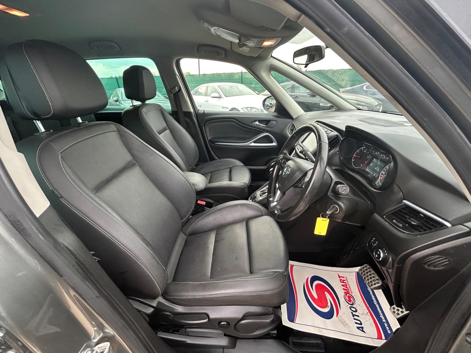 Used Vauxhall Zafira 2017 for sale - 77802576: Photo 2