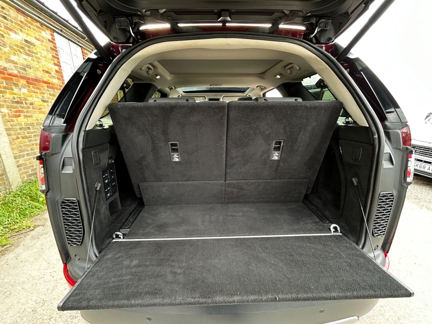 Used Land Rover Discovery 2017 for sale - 76798670: Photo 14