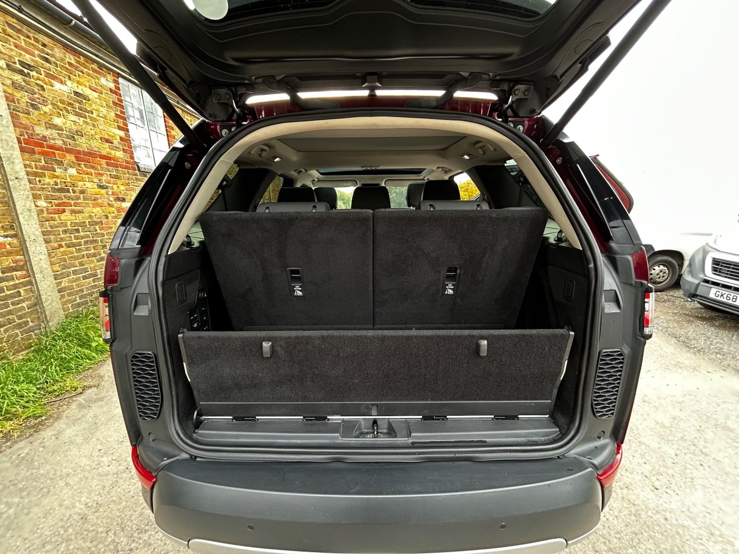 Used Land Rover Discovery 2017 for sale - 76798670: Photo 15