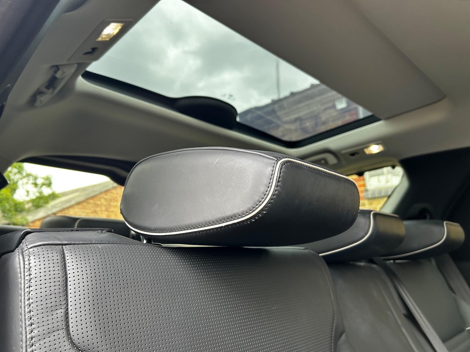 Used Land Rover Discovery 2017 for sale - 76798670: Photo 17