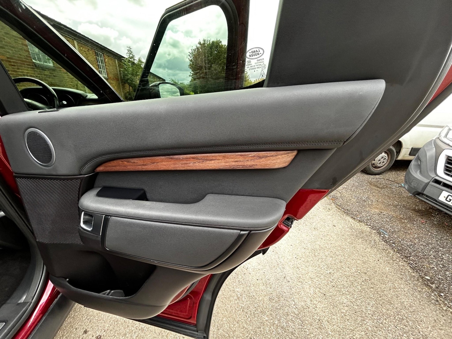 Used Land Rover Discovery 2017 for sale - 76798670: Photo 28