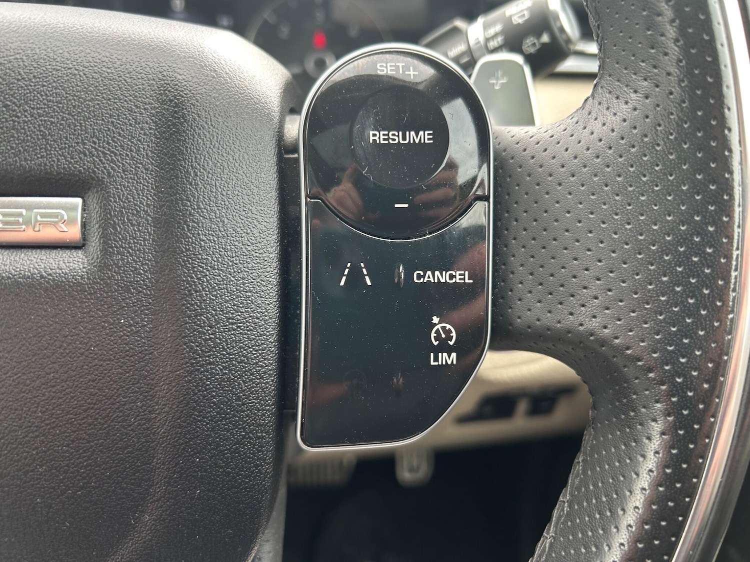 Used Land Rover Range Rover Velar 2017 for sale - 77676534: Photo 18