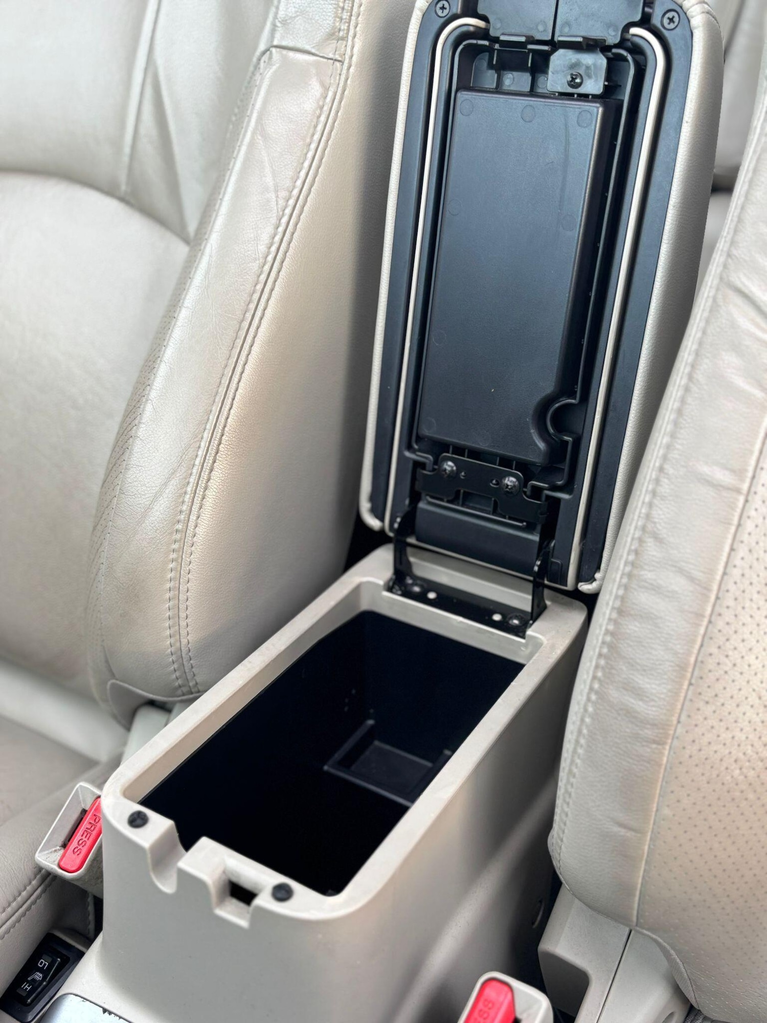 Used Mitsubishi Outlander 2007 for sale - 77236226: Photo 40