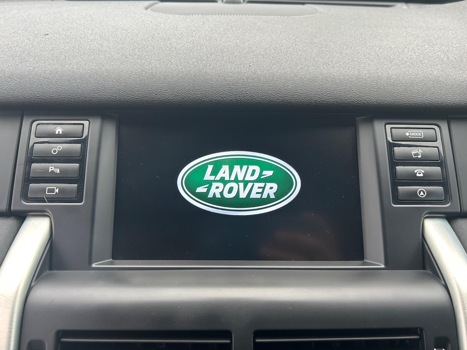 Used Land Rover Discovery Sport 2016 for sale - 76292864: Photo 16