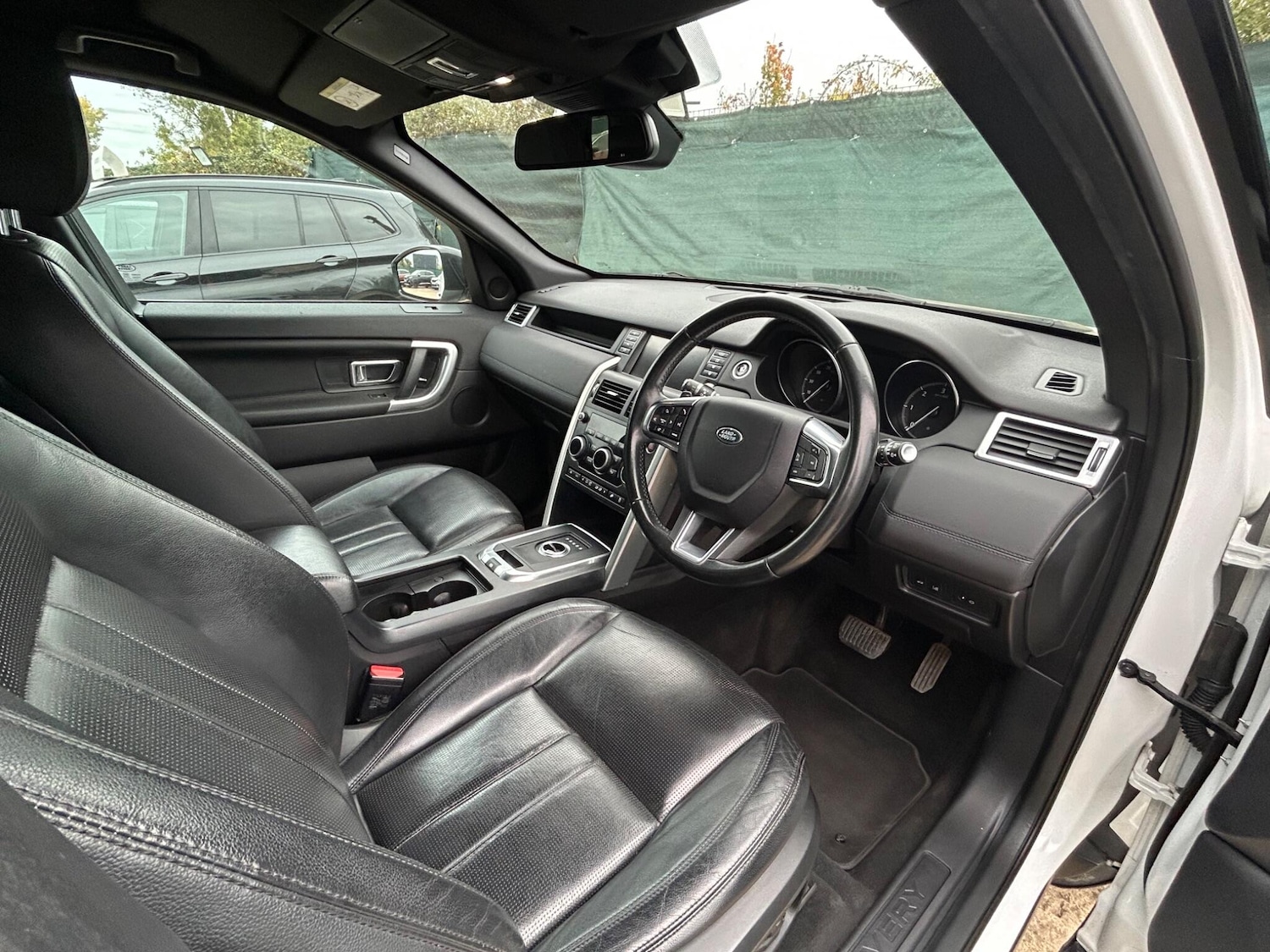 Used Land Rover Discovery Sport 2016 for sale - 76292864: Photo 2