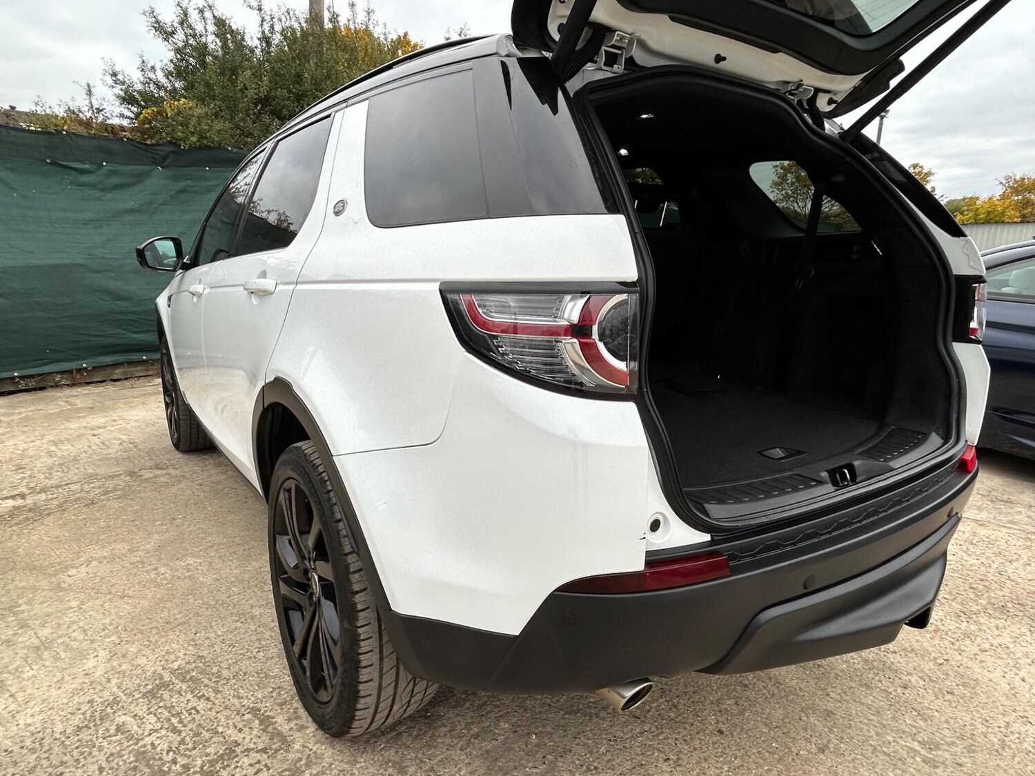 Used Land Rover Discovery Sport 2016 for sale - 76292864: Photo 40