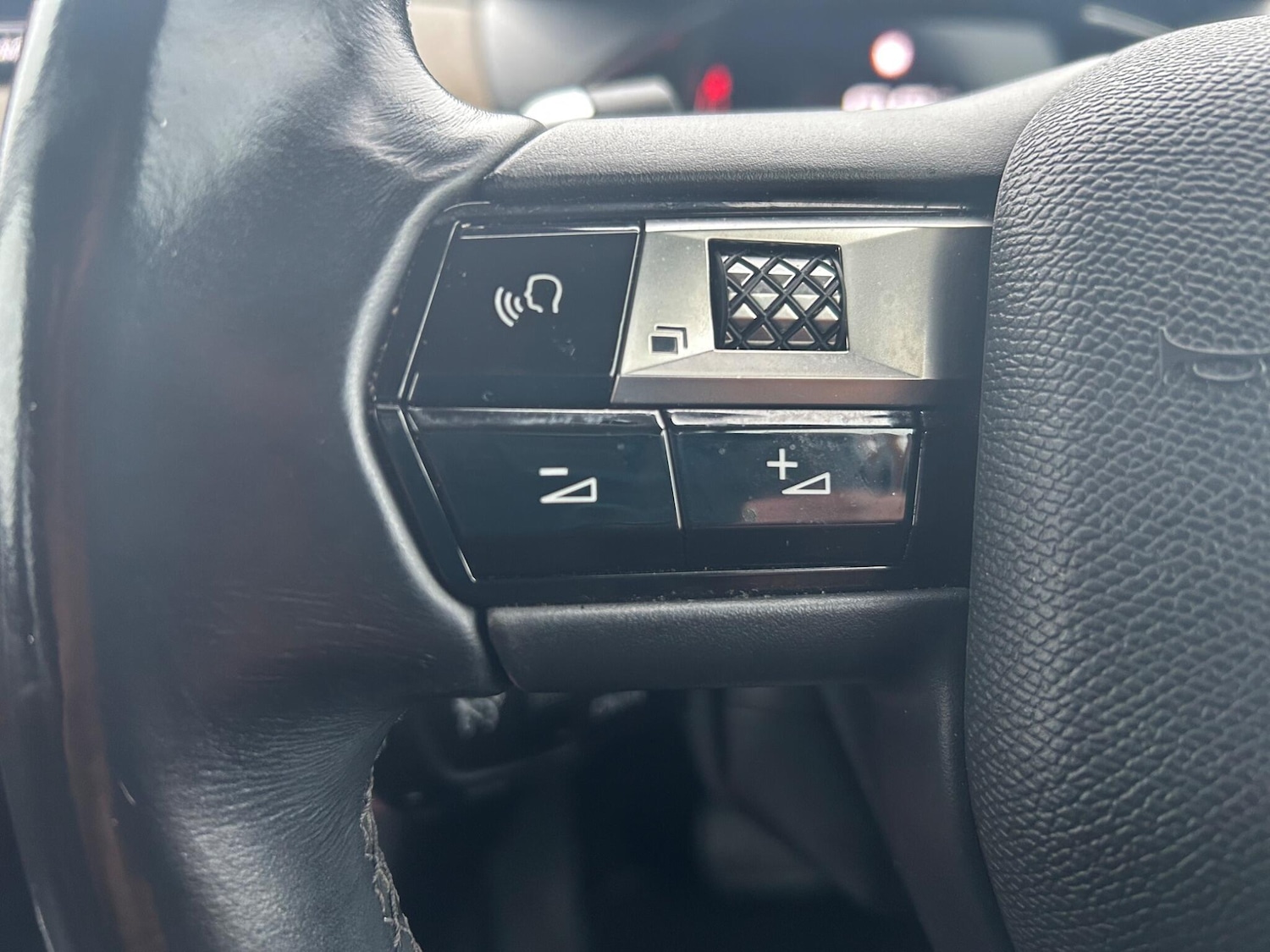 Used DS Automobiles DS 3 Crossback 2019 for sale - 76750856: Photo 11