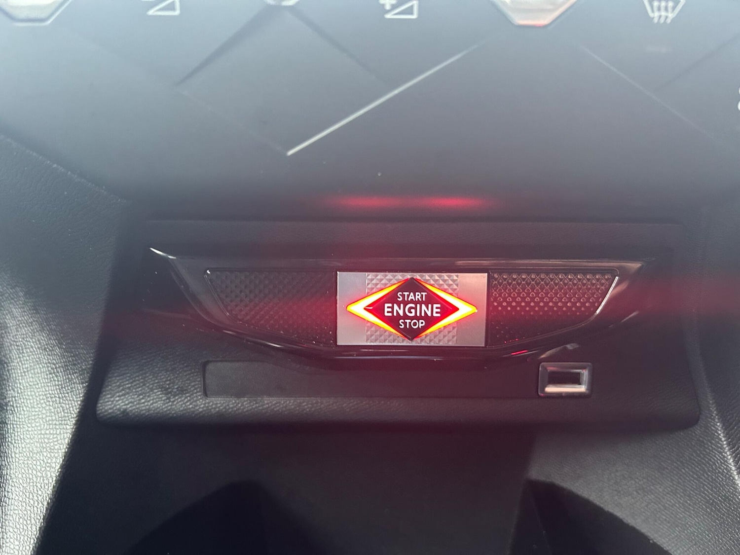 Used DS Automobiles DS 3 Crossback 2019 for sale - 76750856: Photo 25