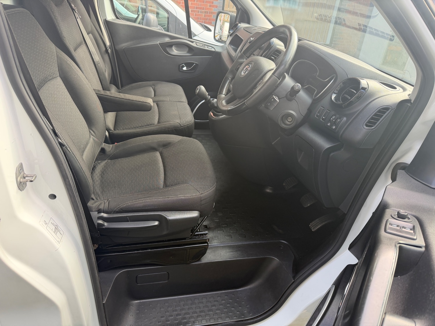 Used Vauxhall Vivaro 2018 for sale - 76208706: Photo 7