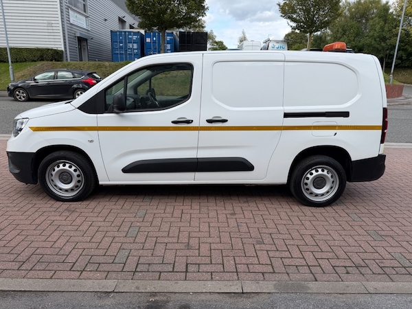 Used Vauxhall Combo 2021 for sale - 76064683: Photo 2