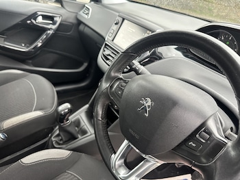 Used Peugeot 208 2015 for sale - 78285771: Photo