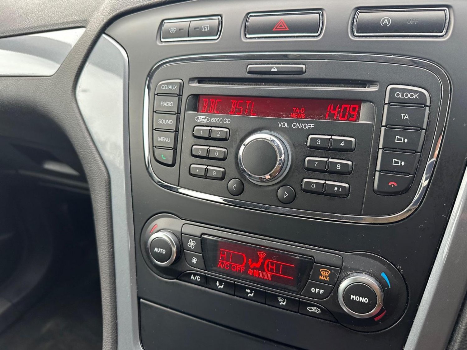 Used Ford Mondeo 2011 for sale - 76884948: Photo 15