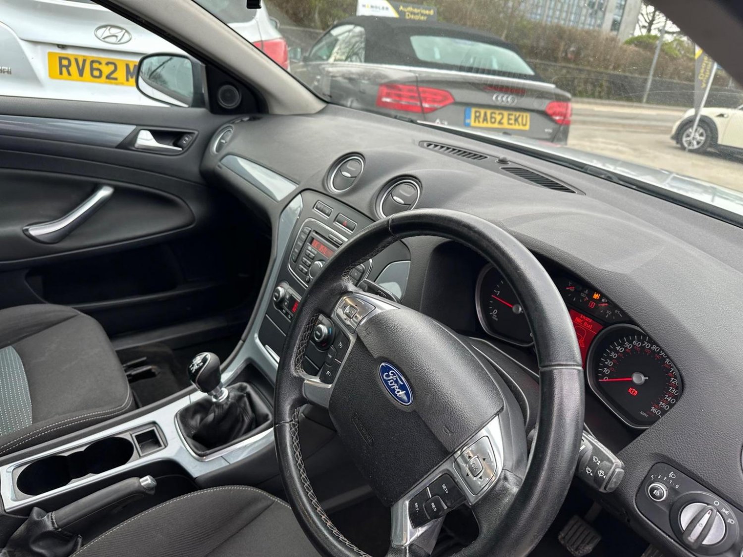 Used Ford Mondeo 2011 for sale - 76884948: Photo 2