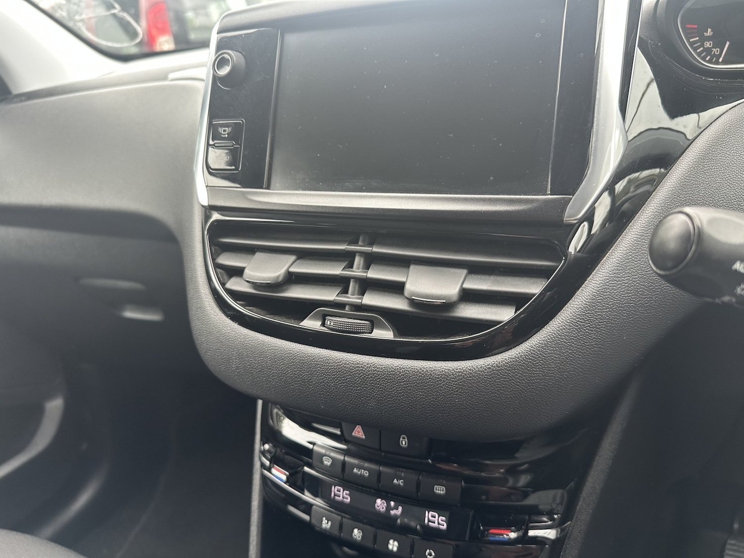 Used Peugeot 208 2013 for sale - 76088729: Photo 14