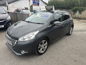 Peugeot - 208
