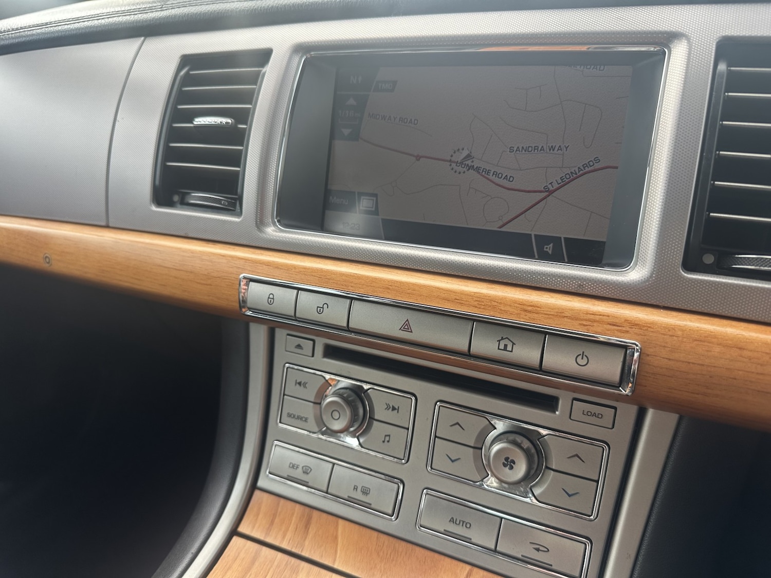 Used Jaguar XF 2010 for sale - 77991693: Photo 14