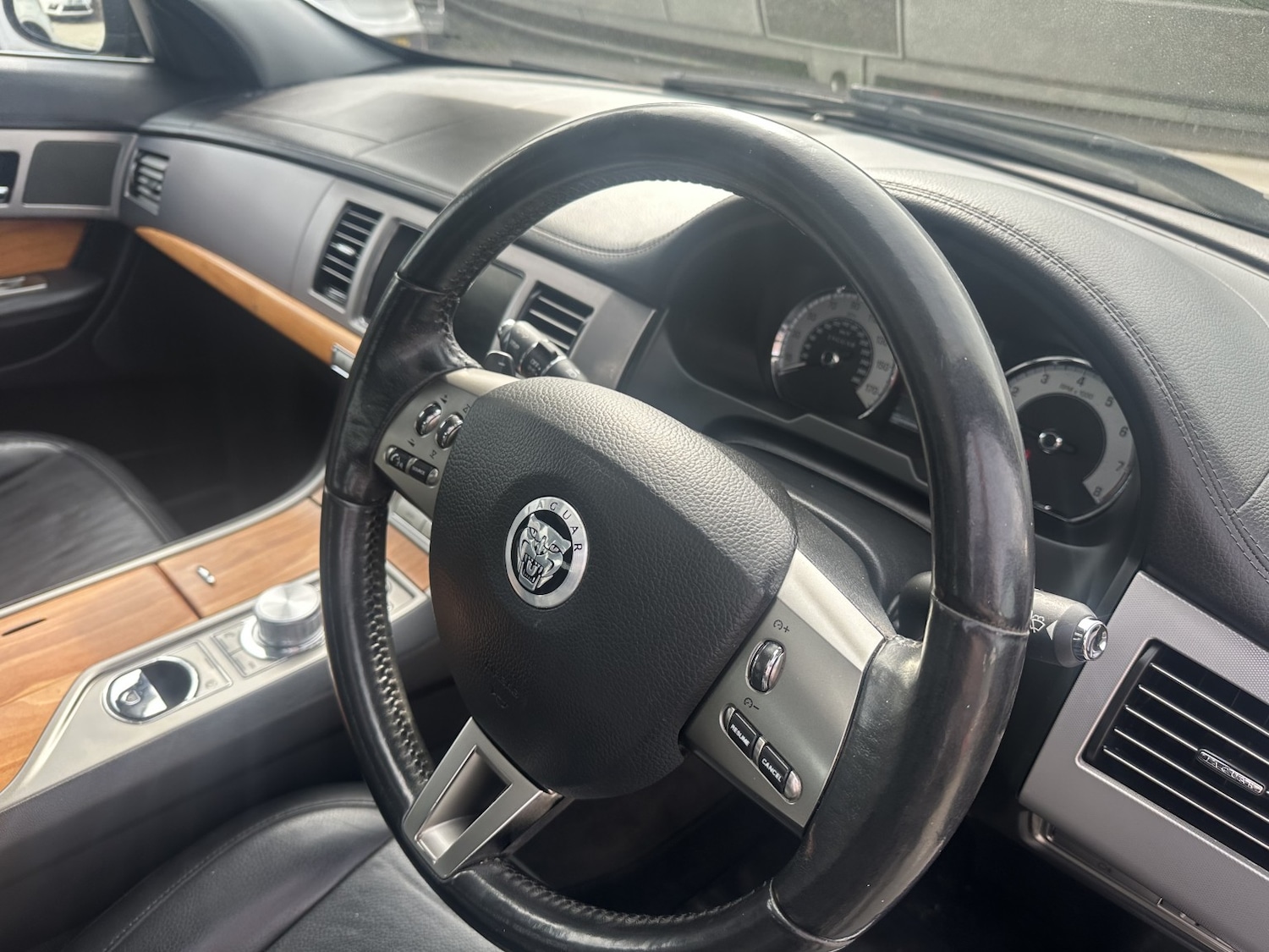 Used Jaguar XF 2010 for sale - 77991693: Photo 2
