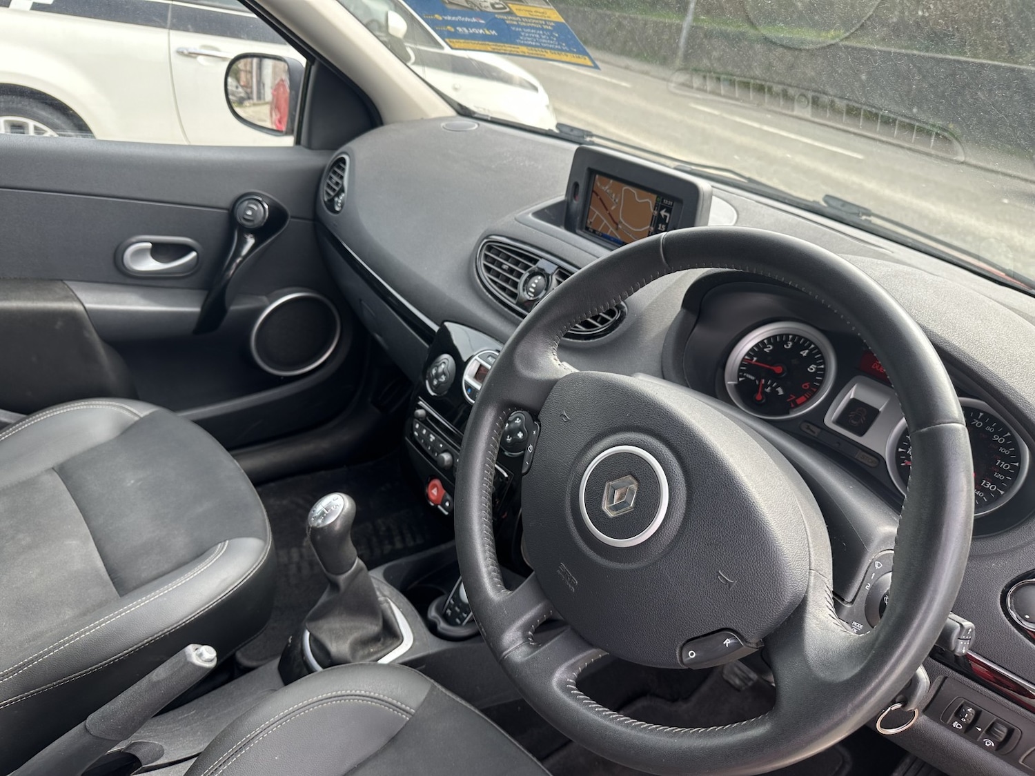 Used Renault Clio 2013 for sale - 77991705: Photo 2