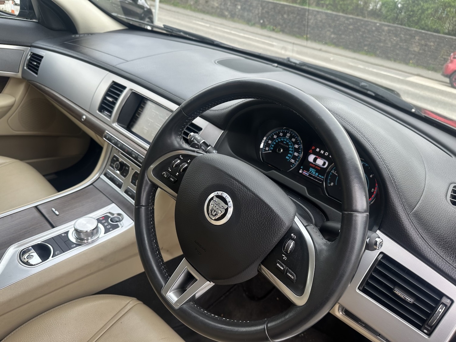 Used Jaguar XF 2013 for sale - 78090695: Photo 2